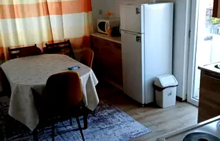 Тристаен апартамент в Център, ул. Бяло море, с паркомясто