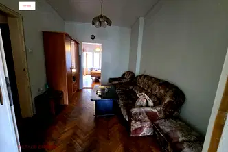 Тристаен апартамент в Център, ул. Парчевич, 3-ти етаж