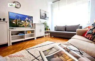 Тристаен апартамент с две тераси в Център, София