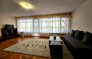 3-стаен апартамент с тераса в Център, София