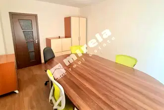 Тристаен апартамент с две тераси в Център, София