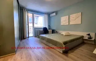Тристаен апартамент с две тераси в Центъра на София