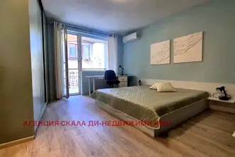 Тристаен апартамент с две тераси в Центъра на София