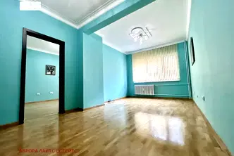 Тристаен апартамент в Център, ул. Владайска с нов ремонт