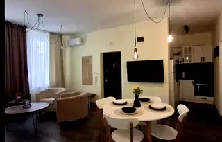 Тристаен апартамент с тераса в Център, ул. Будапеща