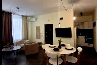 Тристаен апартамент с тераса в Център, ул. Будапеща