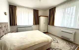 Тристаен апартамент с две бани в Център, бул. Витоша