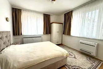 Тристаен апартамент с две бани в Център, бул. Витоша