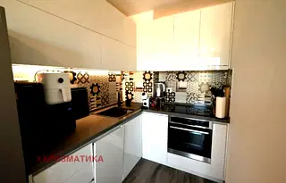 Тристаен апартамент с паркомясто до парк Заимов в Център, София