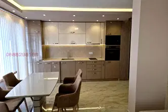 Луксозен 3-стаен апартамент с 3 тераси в Център, София