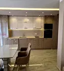 Луксозен 3-стаен апартамент с 3 тераси в Център, София