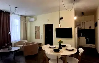 Тристаен апартамент с тераса в Център, София
