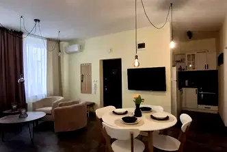 Тристаен апартамент с тераса в Център, София