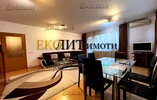 Луксозен 3-стаен апартамент с гараж в Център, София