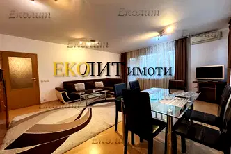 Луксозен 3-стаен апартамент с гараж в Център, София