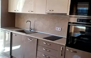 Тристаен апартамент с тераса в Център, ул. Осогово