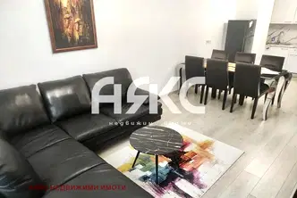 Тристаен апартамент в Център на София с контролиран достъп