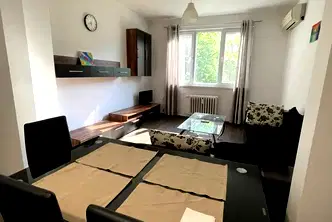 Тристаен апартамент в Център София с тераса