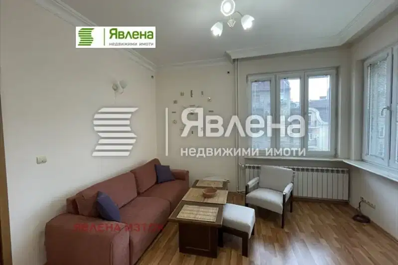 Тристаен апартамент в София, Център