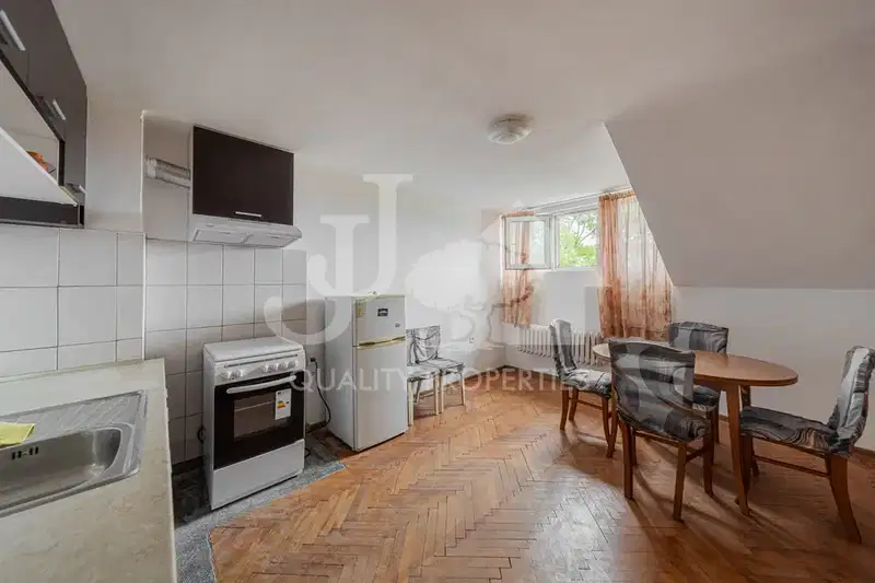 Three-room apartment with two bedrooms in Center, Dospat St
