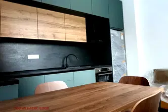 Тристаен апартамент в Център, София с паркоместа и двор