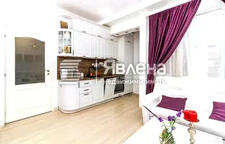 Тристаен апартамент в Център на София с тераса и паркомясто