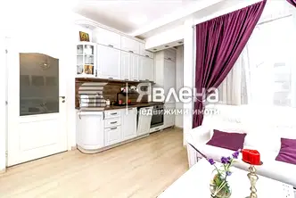 Тристаен апартамент в Център на София с тераса и паркомясто