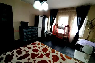 Тристаен апартамент с голям хол в Център, София