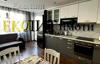 Тристаен апартамент с две тераси в Център, София