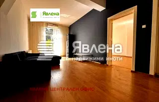 Просторен 3-стаен апартамент в Център с тераса и гледка към парк