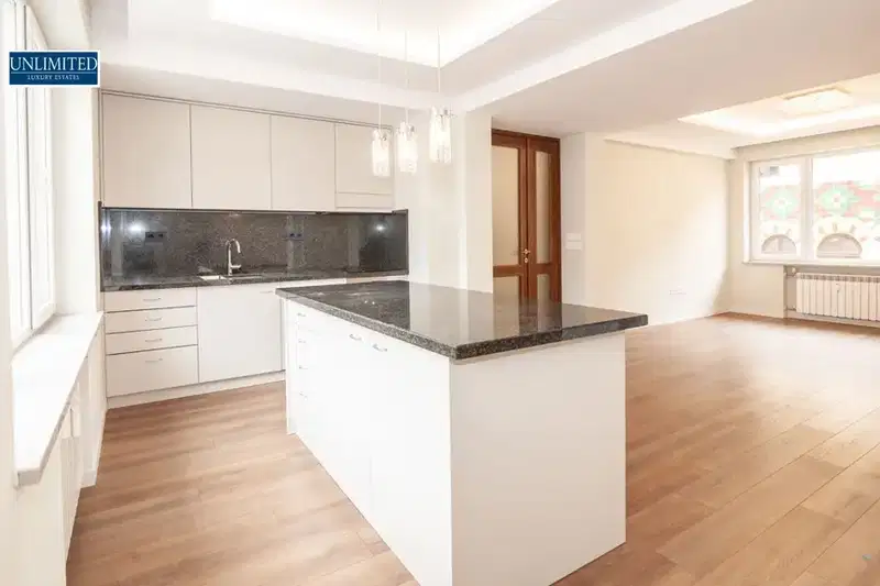 4-bedroom apartment in Sofiya, Centyr