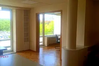 4-стаен апартамент с две паркоместа в Център, София