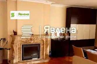 Просторен 4-стаен апартамент с паркинг в Център, София