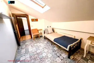 Многостаен мезонет с 4 стаи в Център, София с двуетажно разпределение