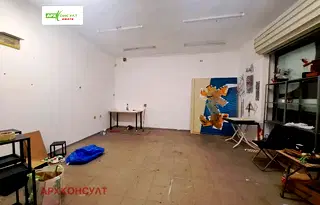 Студио с търговски статут в Център, София с отделен вход