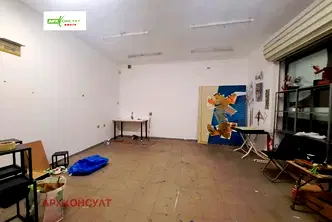 Студио с търговски статут в Център, София с отделен вход