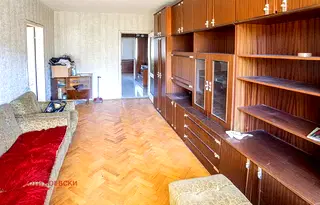 Тристаен апартамент в Дианабад с две тераси