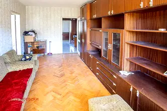 Тристаен апартамент в Дианабад с две тераси