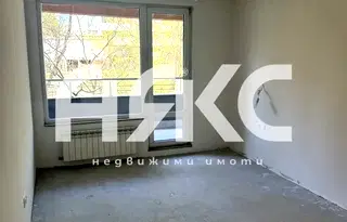 Тристаен апартамент с балкон в Дианабад, София