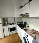 Гарсониера с голям остъклен балкон в Дианабад, София