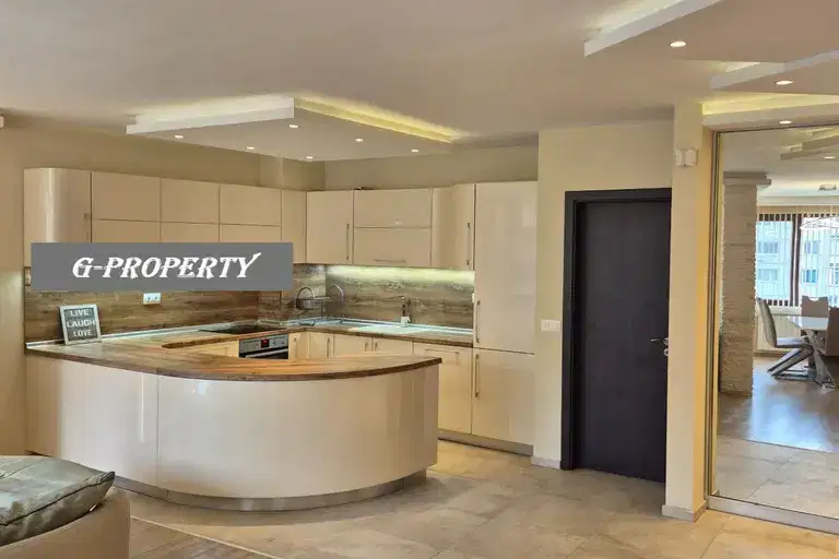 3-bedroom apartment in Sofiya, Dianabad