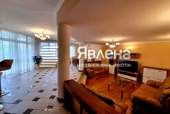 Тристаен апартамент с голяма тераса в Дианабад, София