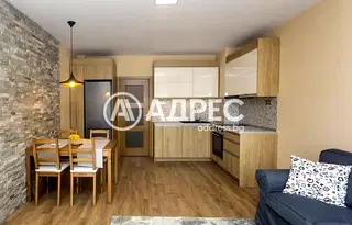 Тристаен апартамент в София, Докторски паметник