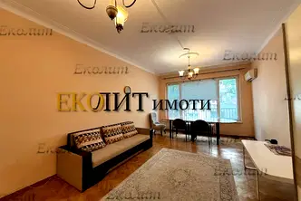 Просторен 2-стаен апартамент с гараж в Докторски паметник, София
