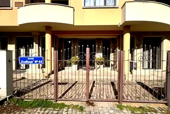 Просторен 4-стаен апартамент в Драгалевци с двор