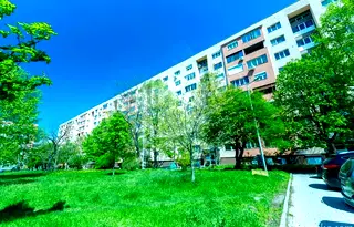 Двустаен апартамент с преустройство в тристаен в Дружба 1, София