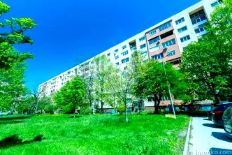 Двустаен апартамент с преустройство в тристаен в Дружба 1, София
