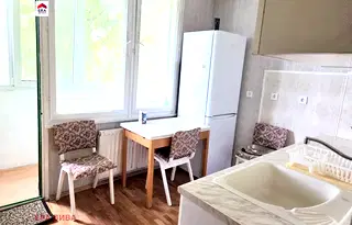 Двустаен апартамент с два балкона в Дружба 1, София