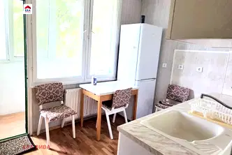 Двустаен апартамент с два балкона в Дружба 1, София