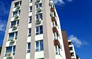 Тристаен апартамент с балкон в Дружба 2, София